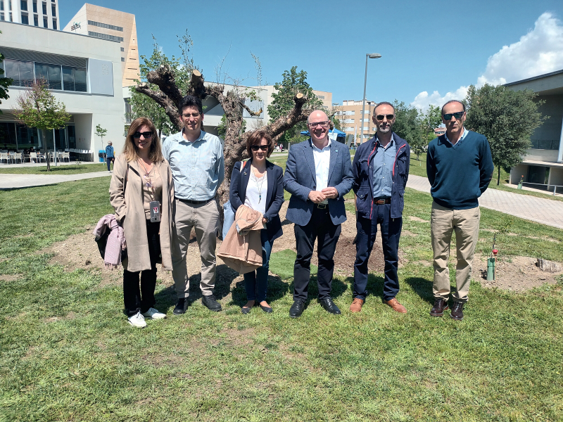 Asistentes al acto Personalidades asistentes al acto